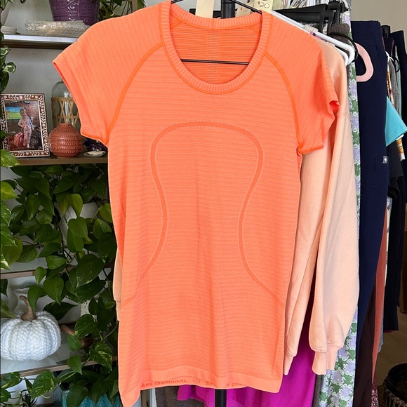 lululemon athletica Tops - Lululemon Swiftly Tee. Size 6.